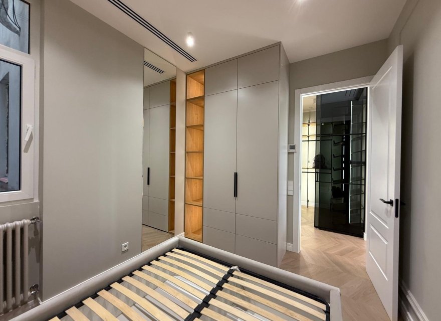 Resale - Apartment - Eixample