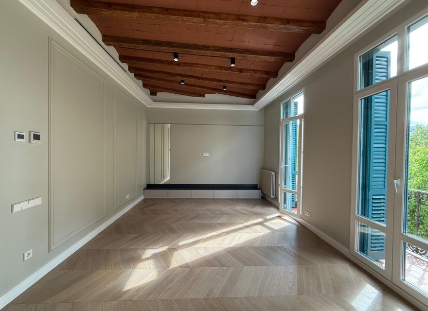 Resale - Apartment - Eixample