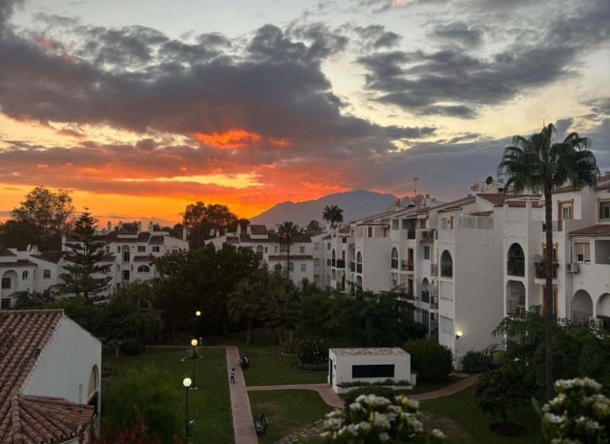 Resale - Apartment - Еstepona - Costa del Sol