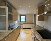 Resale - Apartment - Еstepona - Costa del Sol