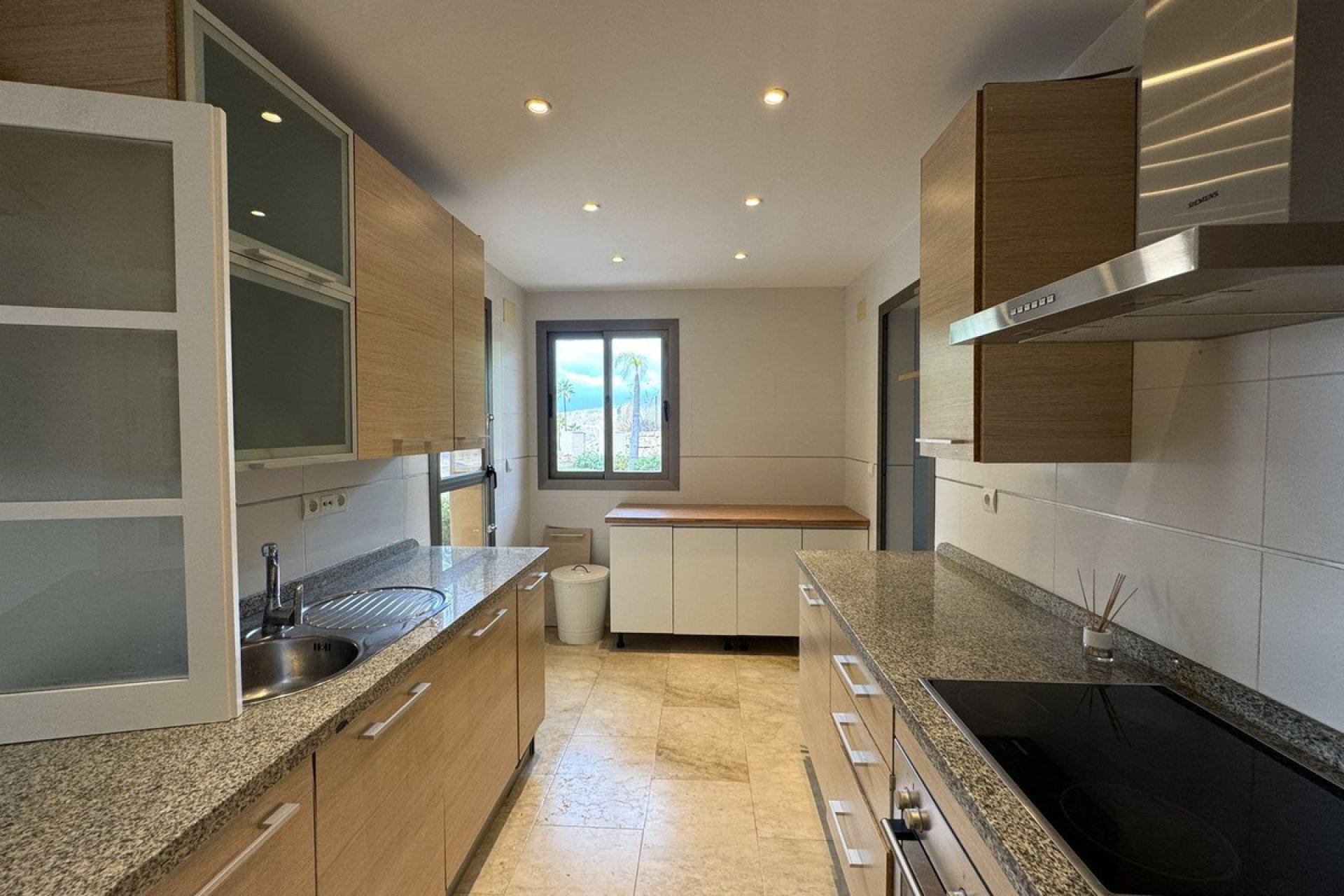 Resale - Apartment - Еstepona - Costa del Sol