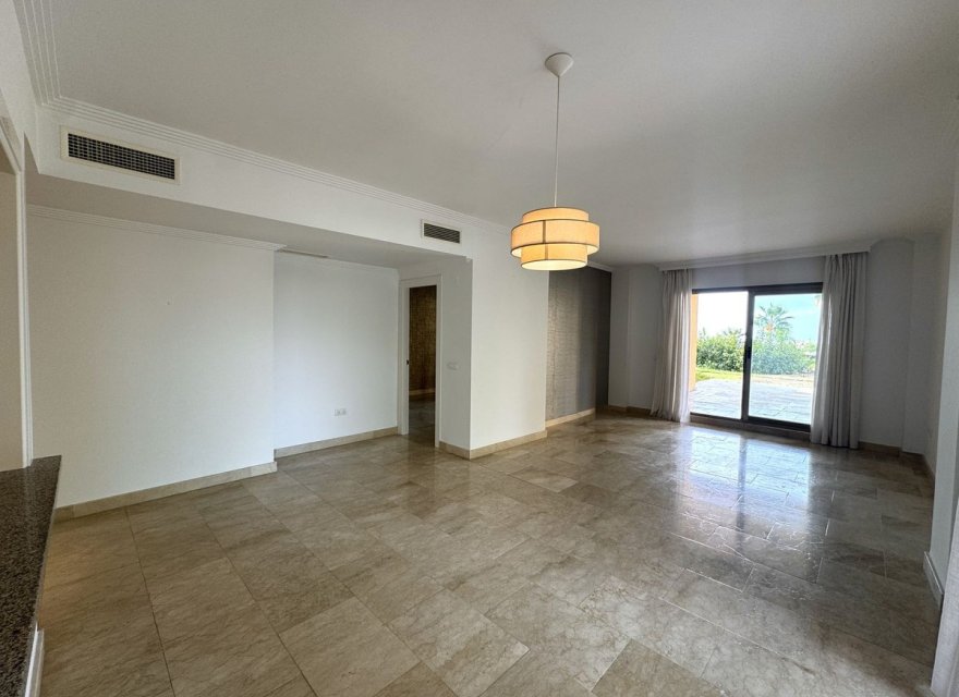 Resale - Apartment - Еstepona - Costa del Sol