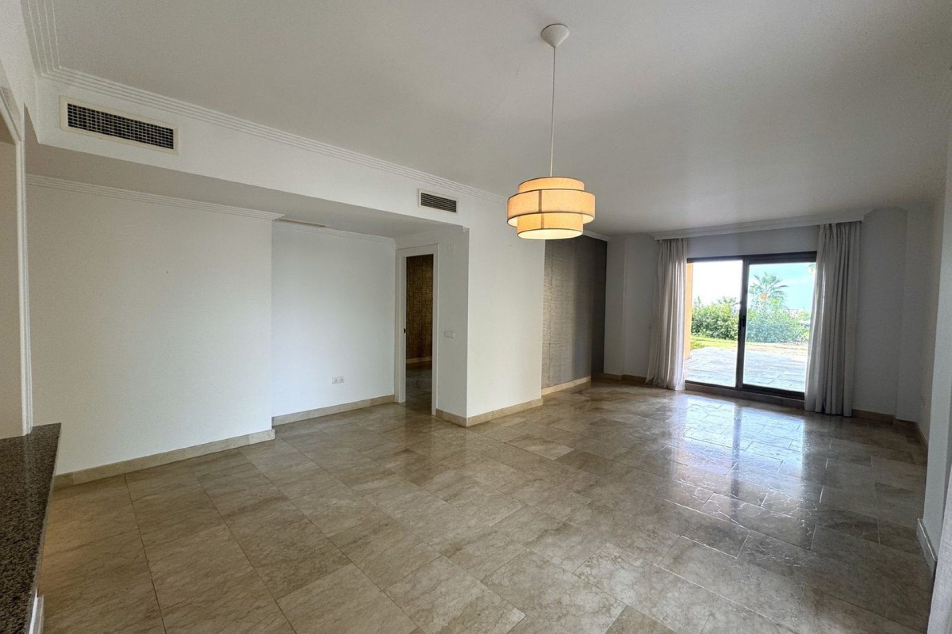 Resale - Apartment - Еstepona - Costa del Sol