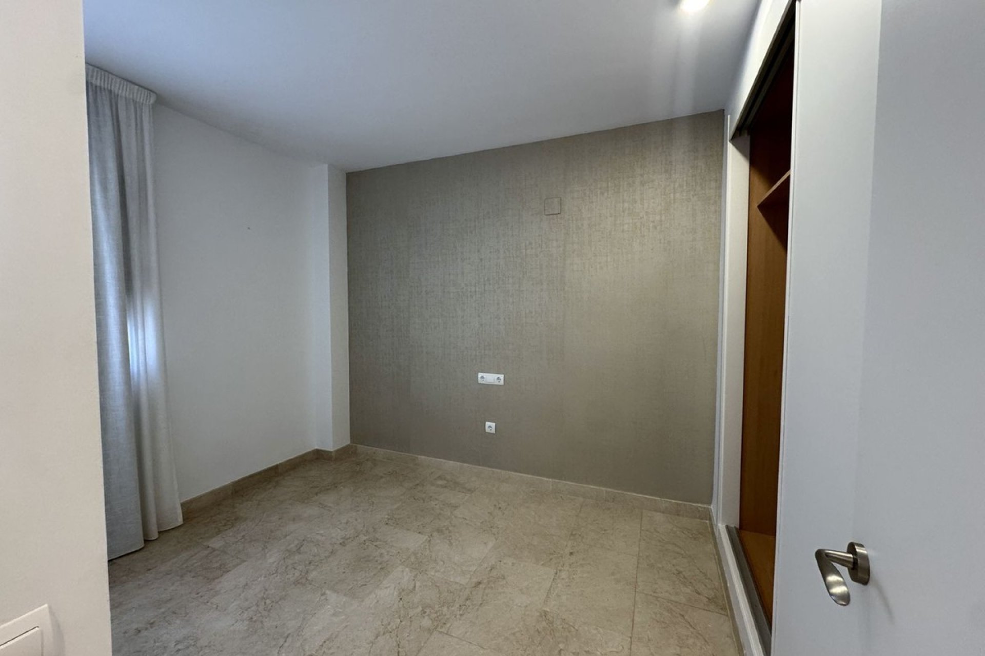 Resale - Apartment - Еstepona - Costa del Sol