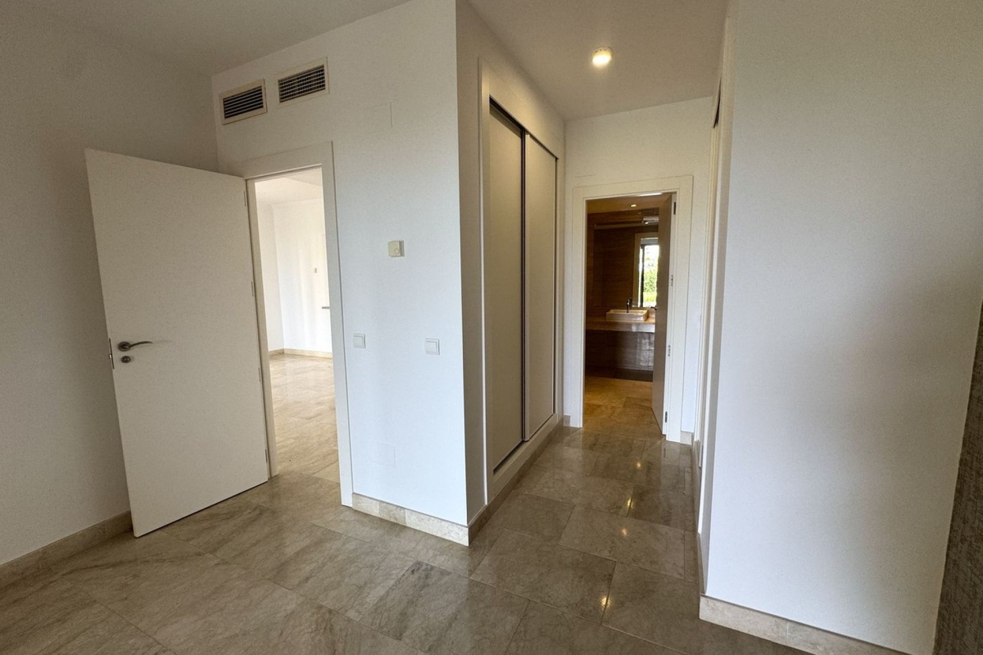 Resale - Apartment - Еstepona - Costa del Sol