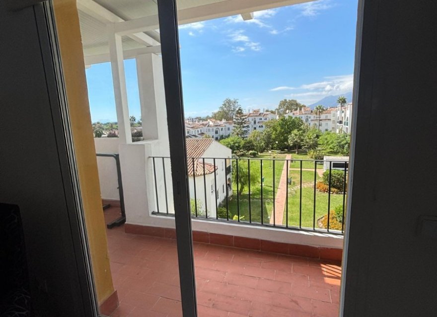 Resale - Apartment - Еstepona - Costa del Sol