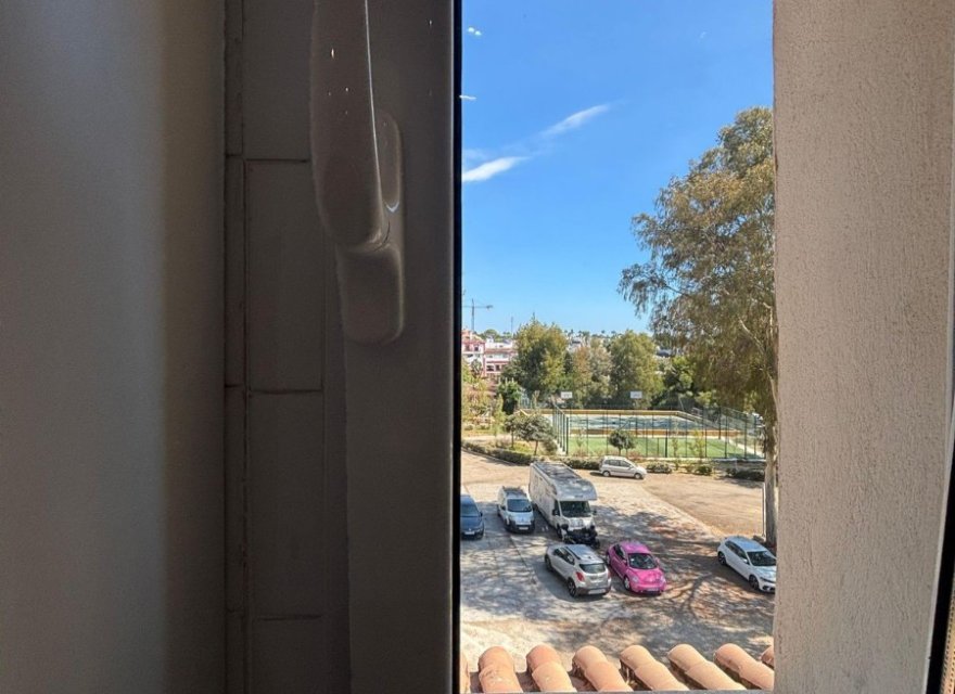 Resale - Apartment - Еstepona - Costa del Sol