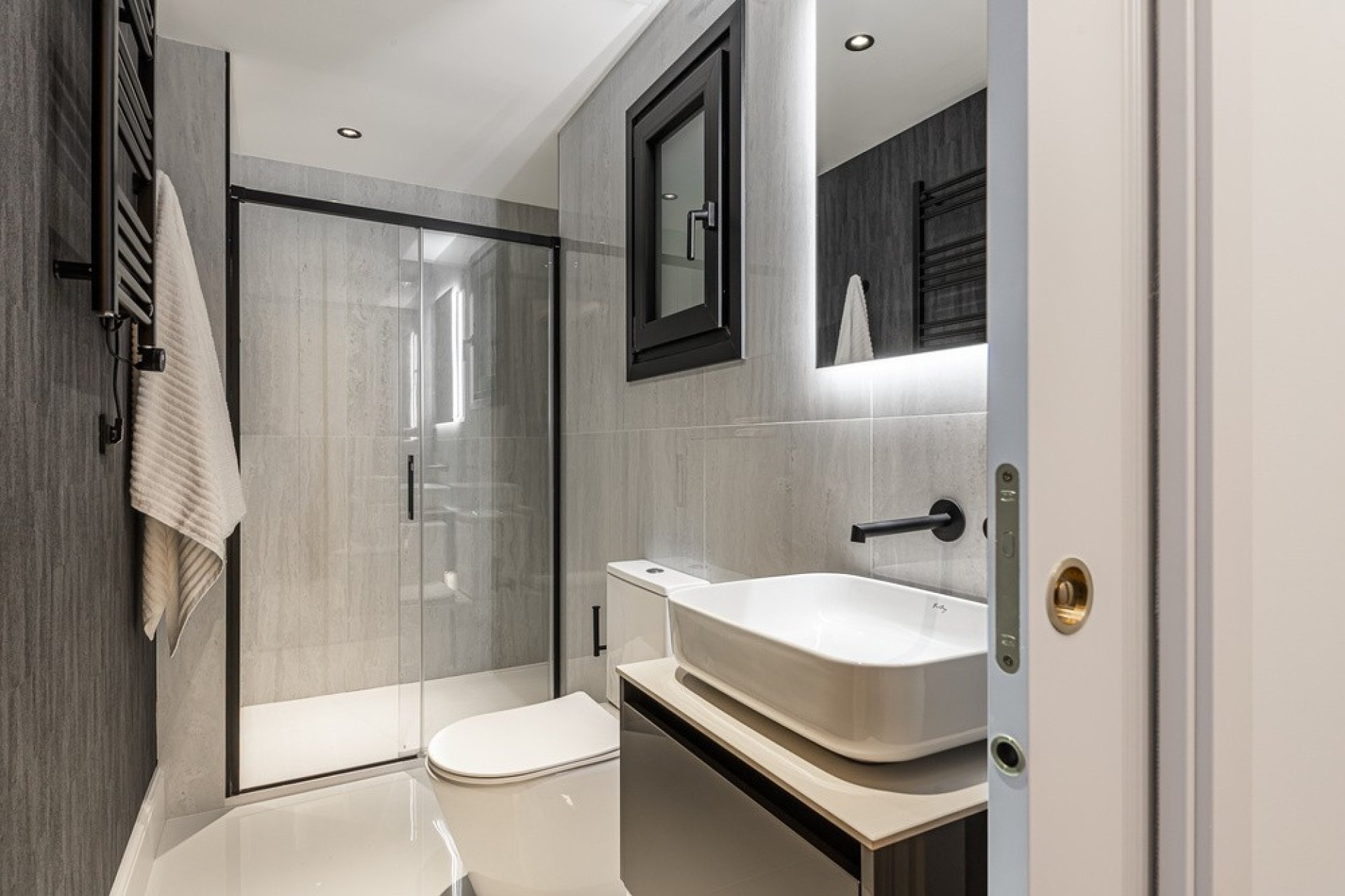 Resale - Apartment - Madrid