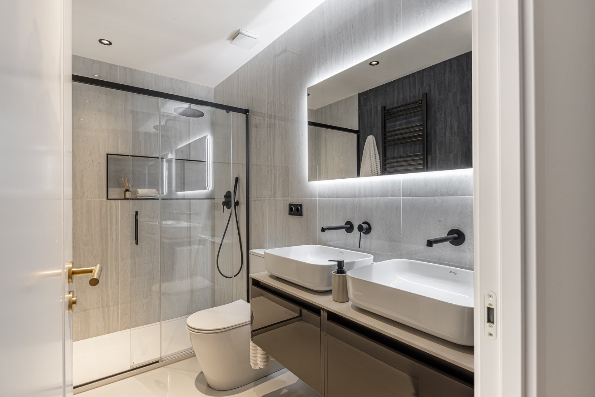 Resale - Apartment - Madrid