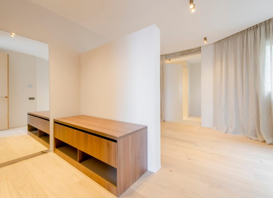 Resale - Apartment - Madrid