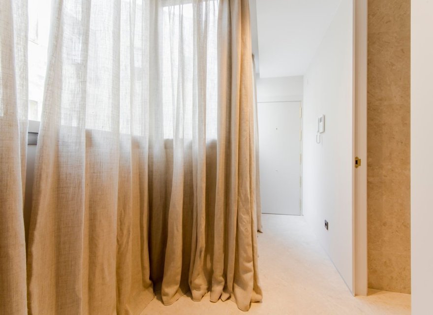 Resale - Apartment - Madrid