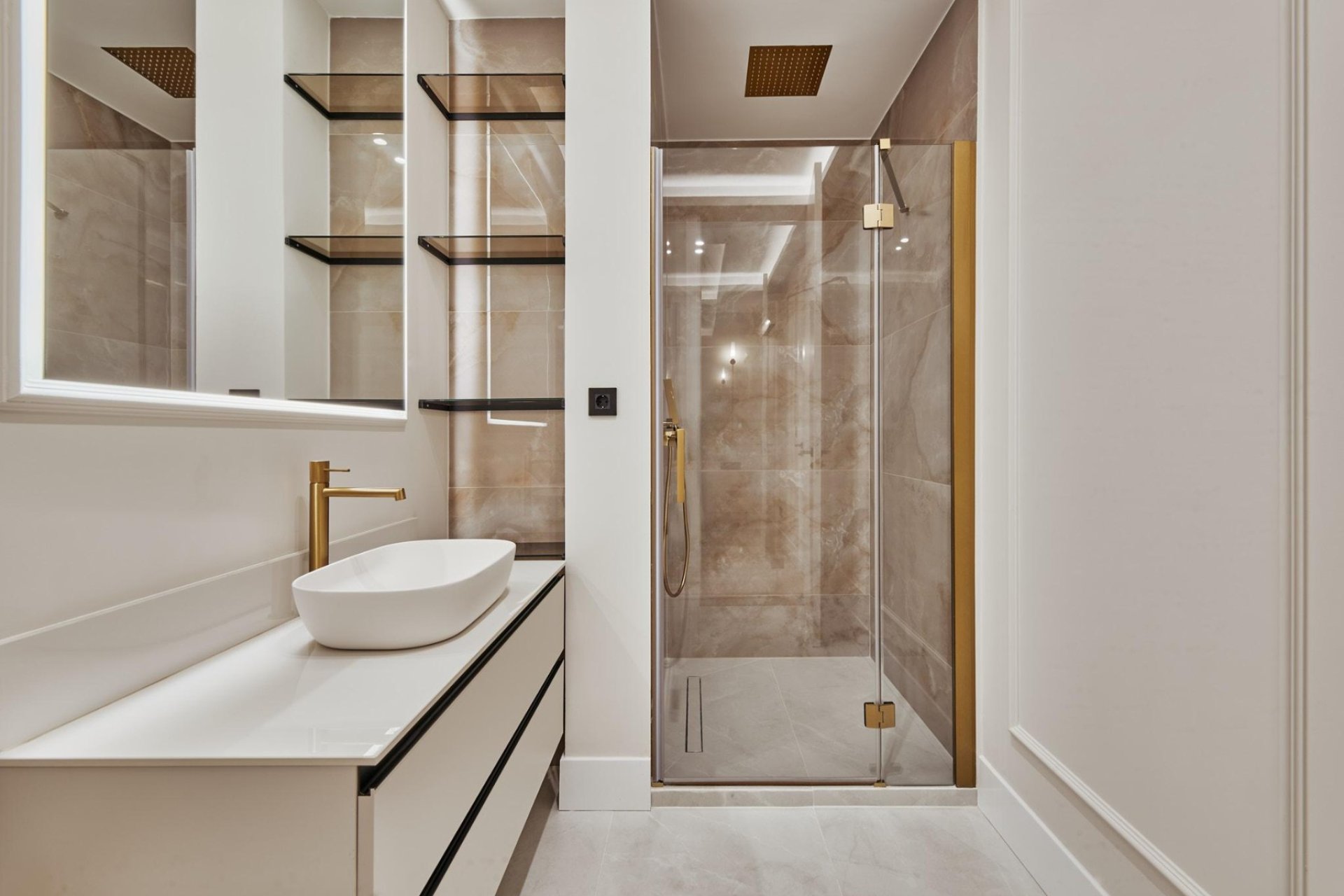 Resale - Apartment - Madrid