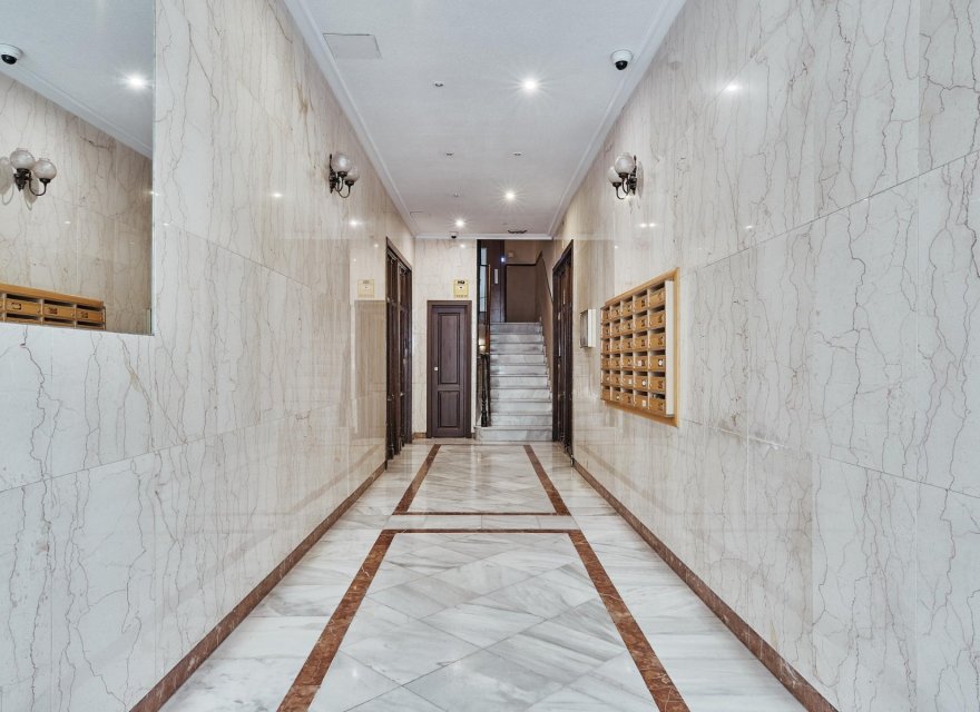 Resale - Apartment - Madrid