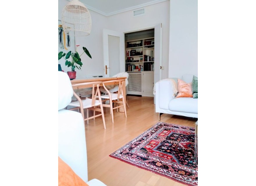 Resale - Apartment - Madrid