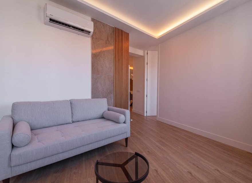 Resale - Apartment - Madrid