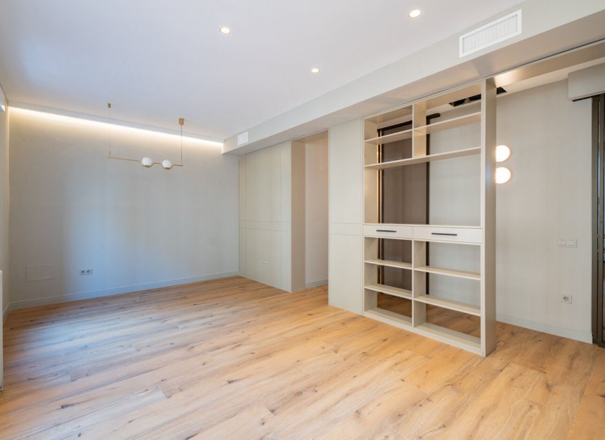 Resale - Apartment - Madrid