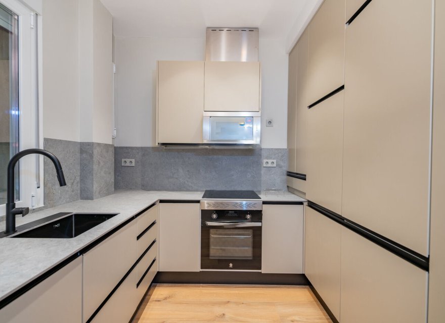 Resale - Apartment - Madrid