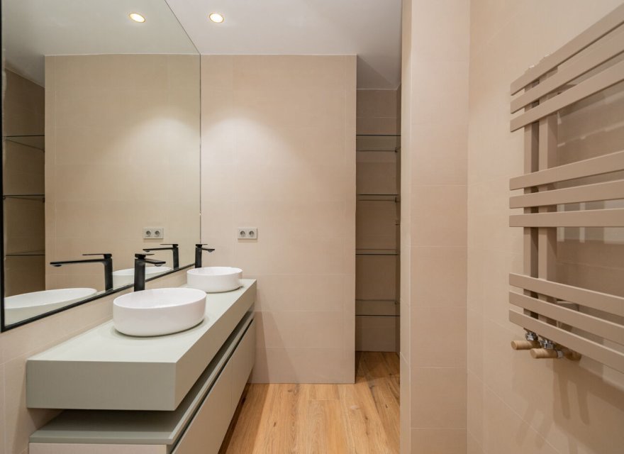 Resale - Apartment - Madrid