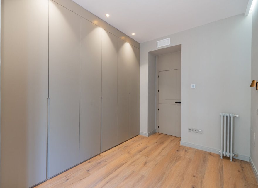 Resale - Apartment - Madrid