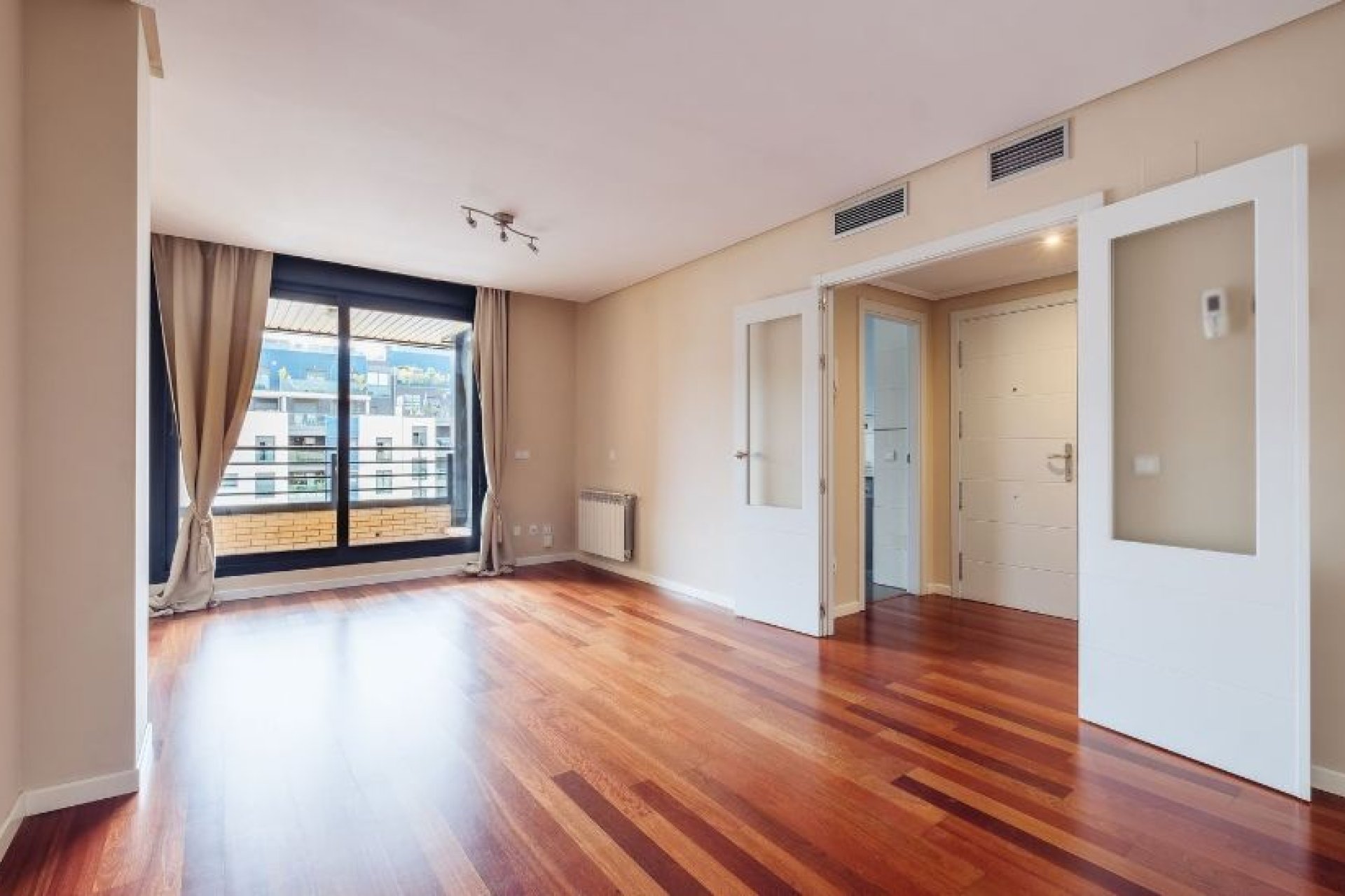 Resale - Apartment - Madrid