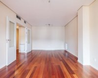 Resale - Apartment - Madrid