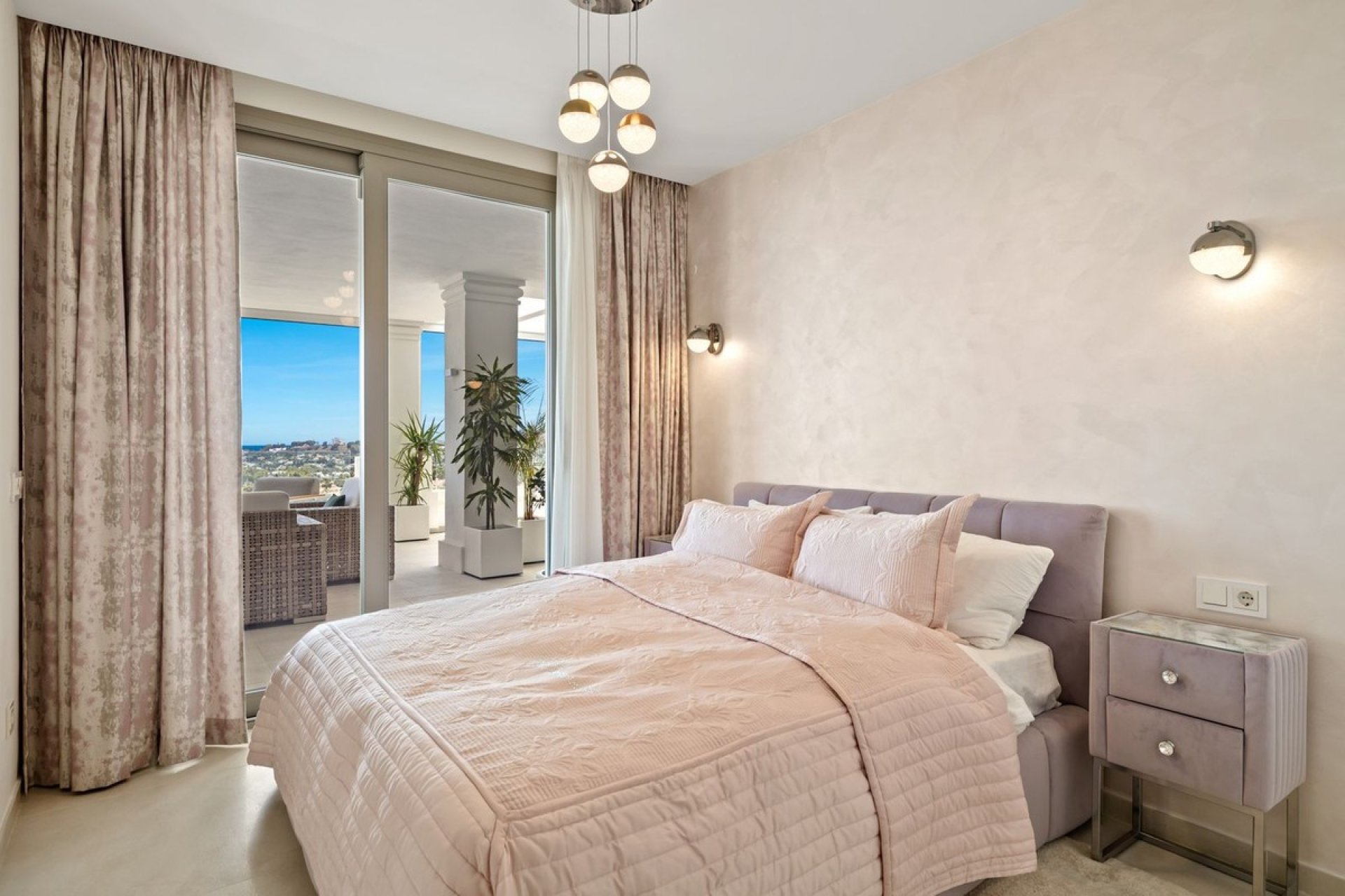 Resale - Apartment - Marbella - Costa del Sol