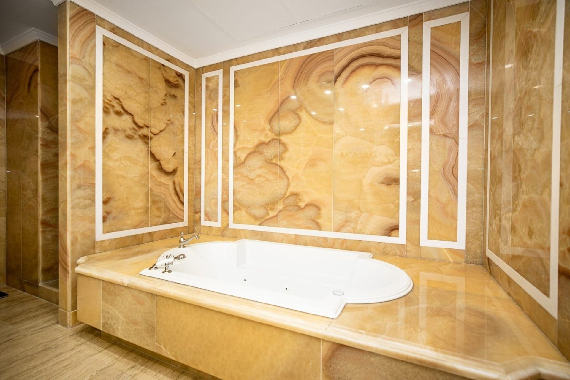 Resale - Apartment - Marbella - Costa del Sol