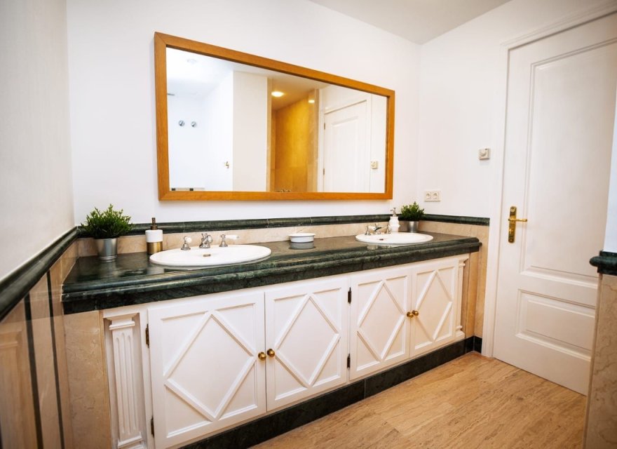 Resale - Apartment - Marbella - Costa del Sol