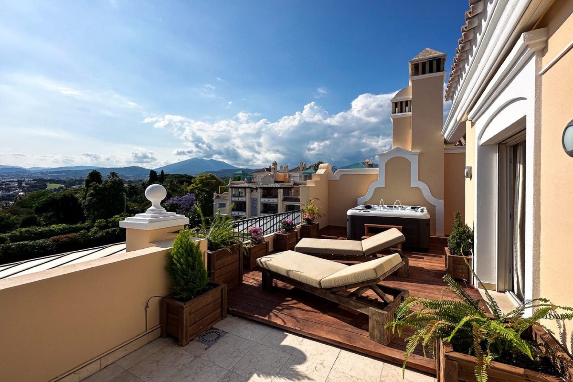 Resale - Apartment - Marbella - Costa del Sol