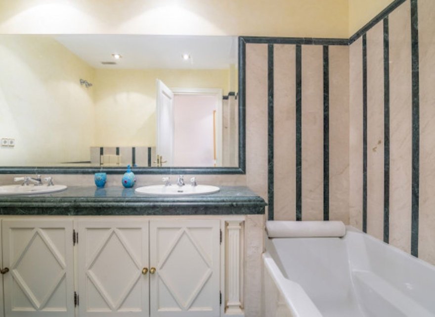 Resale - Apartment - Marbella - Costa del Sol