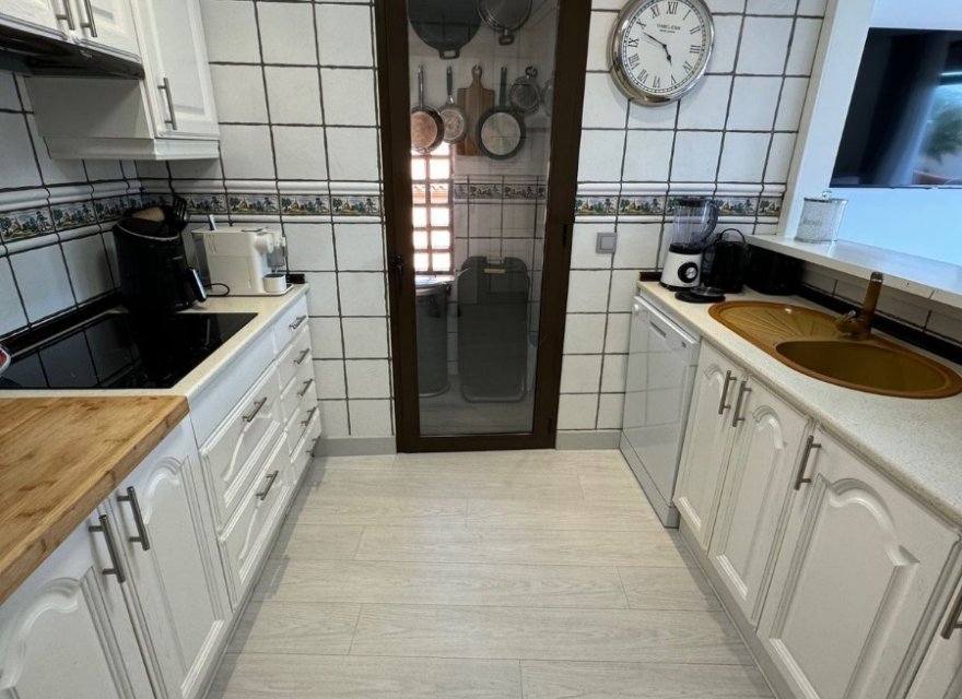 Resale - Apartment - Marbella - Costa del Sol