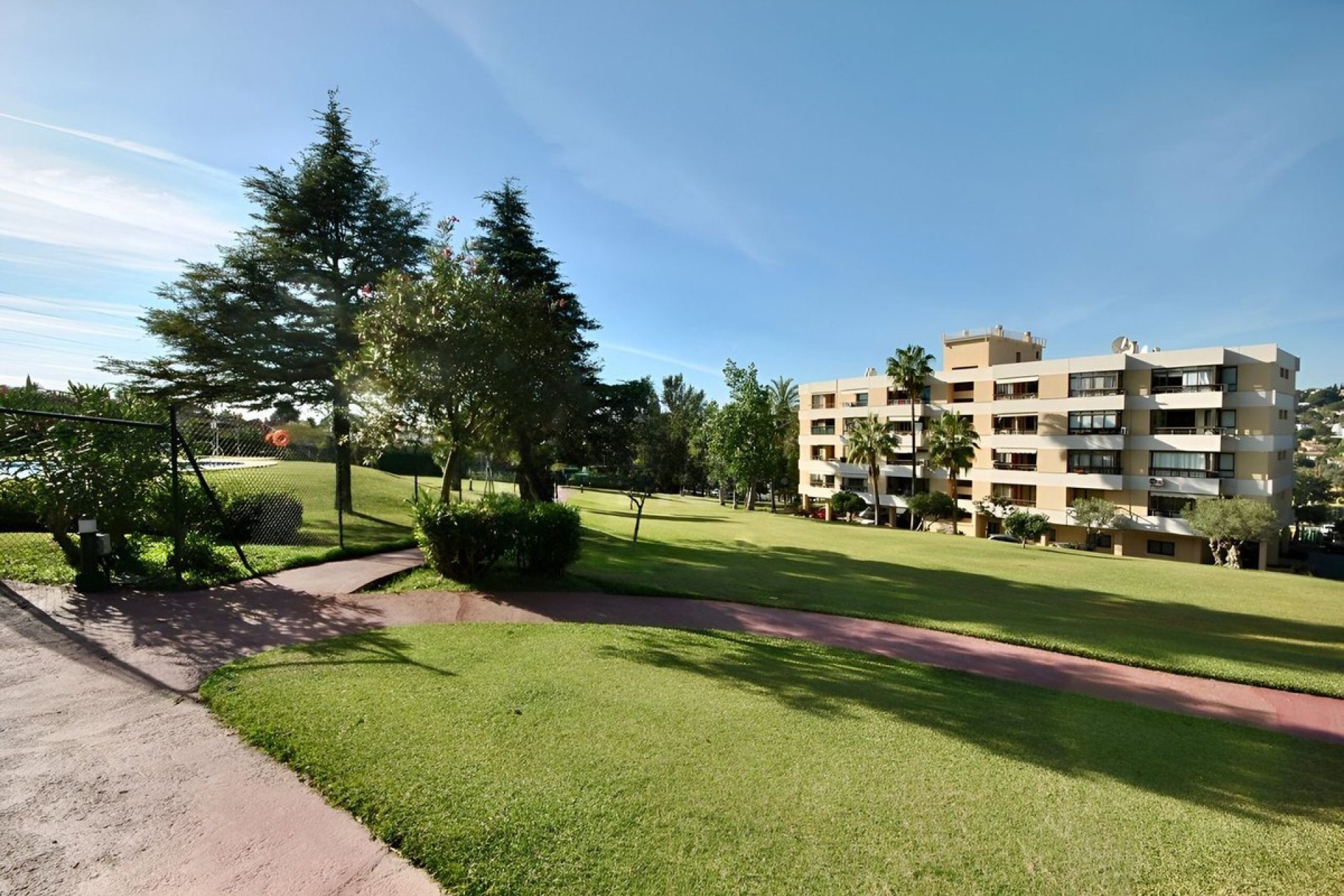 Resale - Apartment - Marbella - Costa del Sol