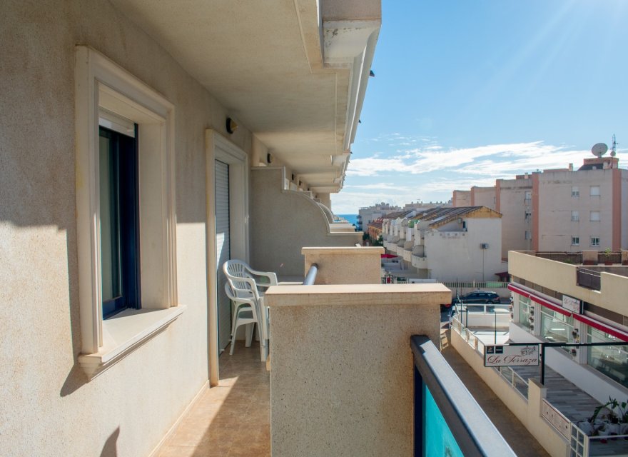 Resale - Apartment - Orihuela Costa - Campoamor