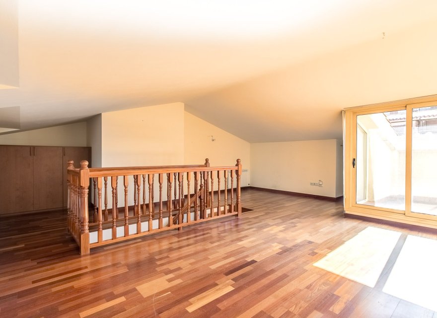 Resale - Apartment - Sant Cugat