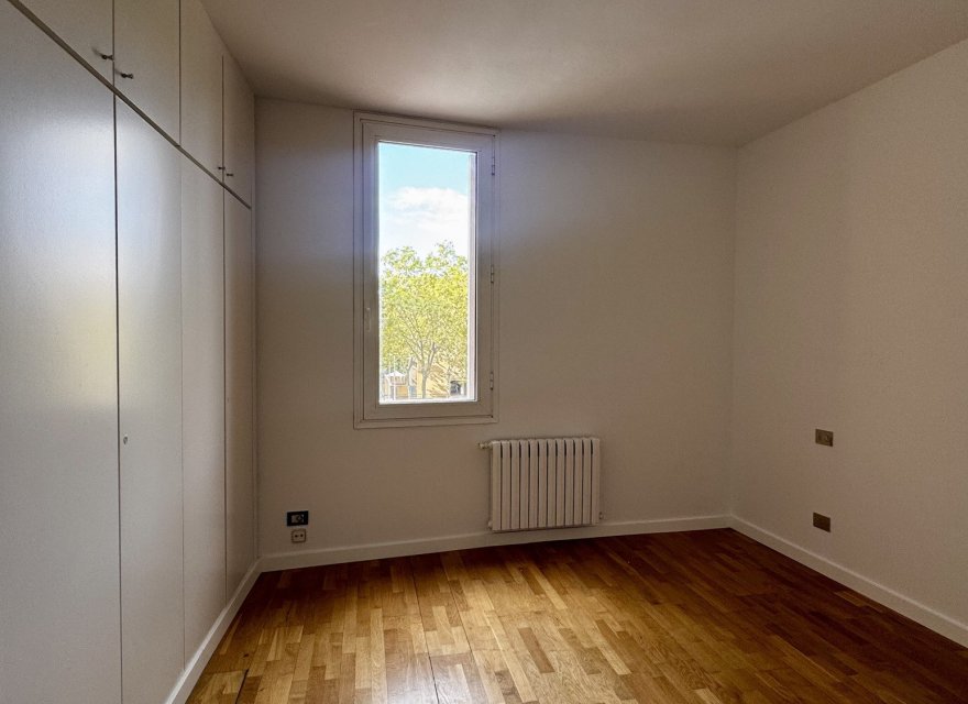 Resale - Apartment - Sant Marti