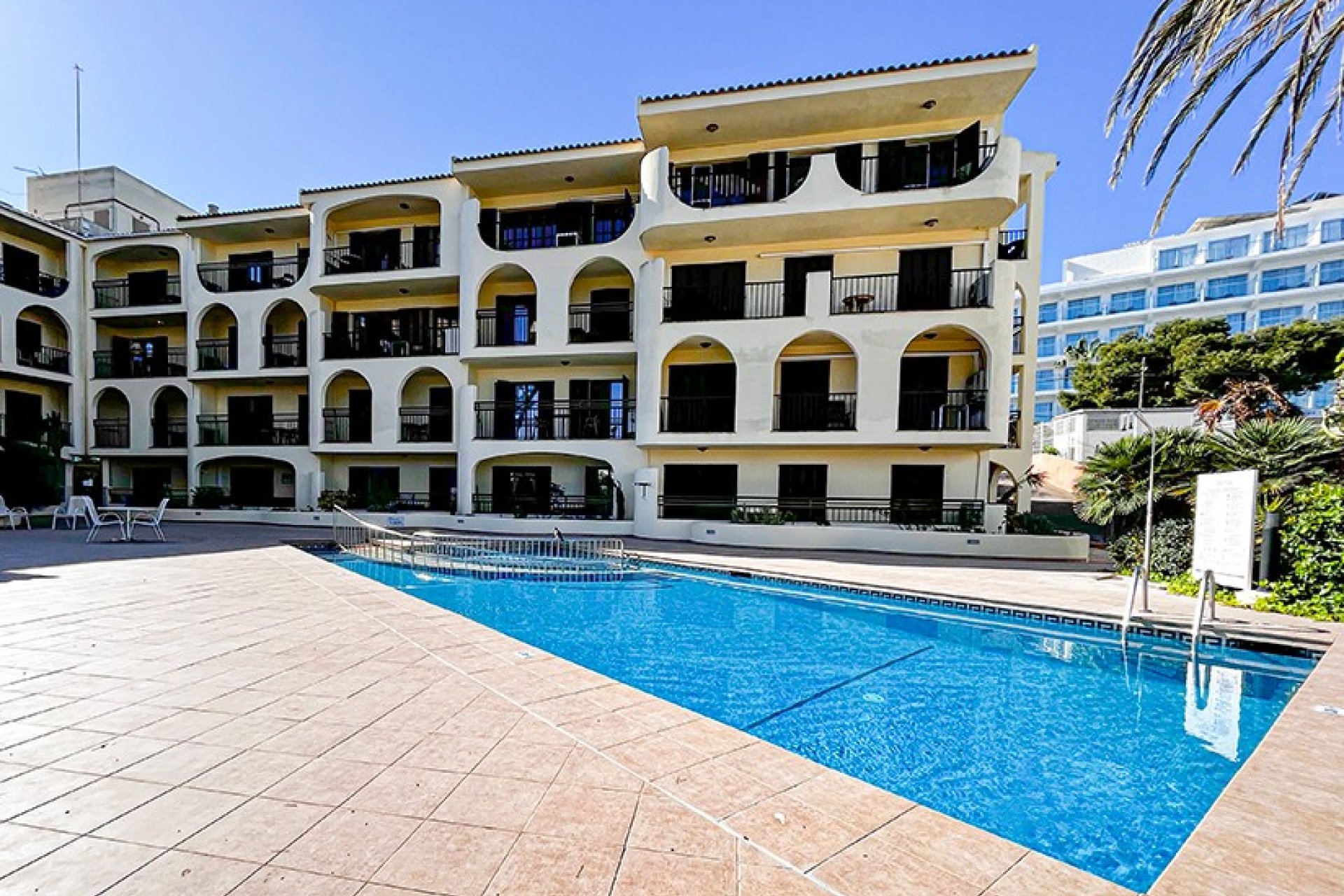 Resale - Apartment - Santa Ponsa