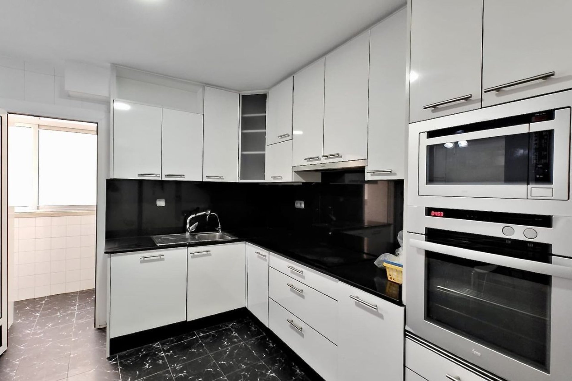 Resale - Apartment - Torrevieja - Centro - Muelle Pesquero