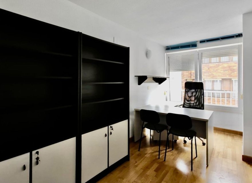 Resale - Apartment - Torrevieja - Centro - Muelle Pesquero