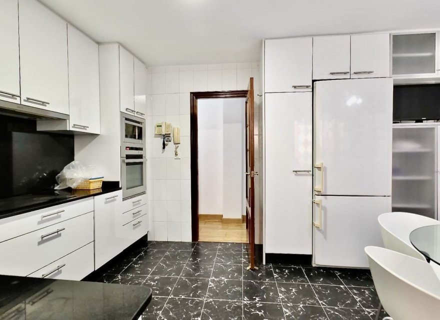 Resale - Apartment - Torrevieja - Centro - Muelle Pesquero