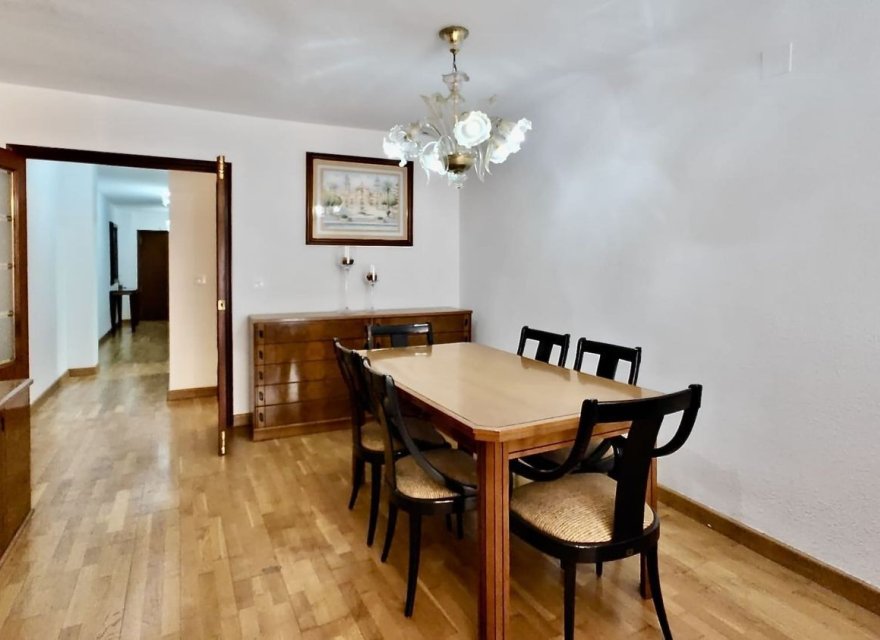 Resale - Apartment - Torrevieja - Centro - Muelle Pesquero