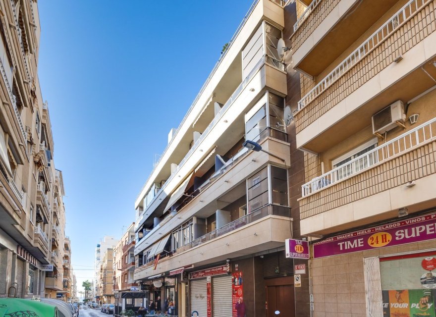 Resale - Apartment - Torrevieja - Las Piscinas Naturales