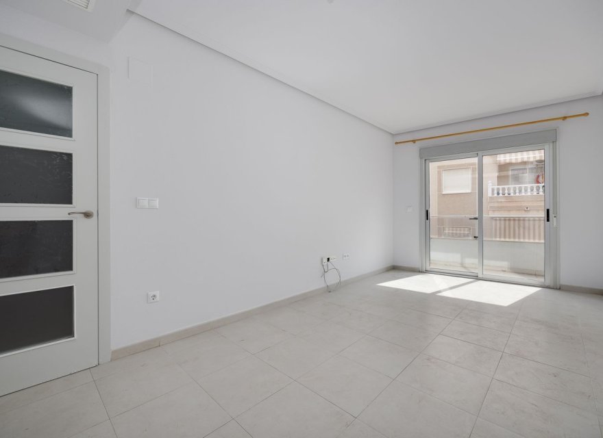 Resale - Apartment - Torrevieja - Las Piscinas Naturales