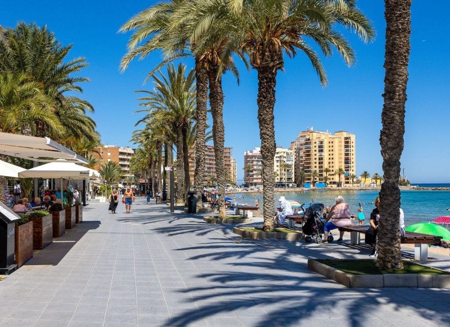 Resale - Apartment - Torrevieja - Las Piscinas Naturales