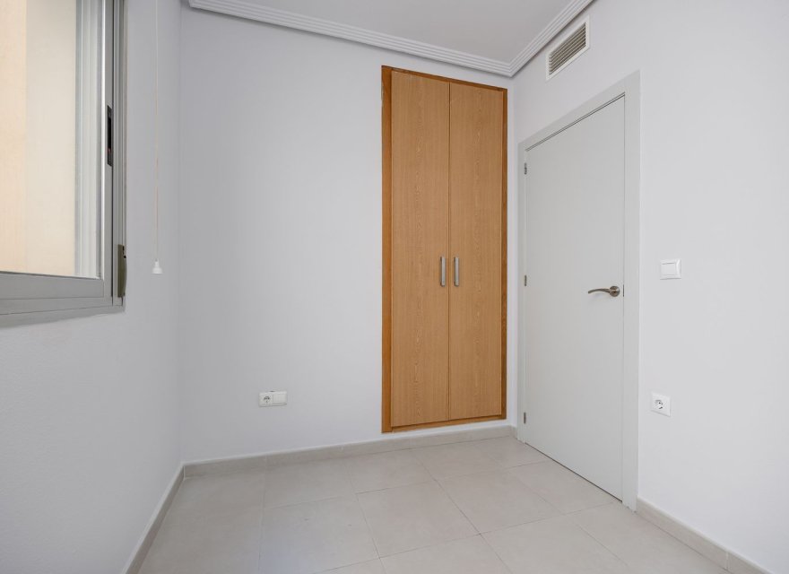Resale - Apartment - Torrevieja - Las Piscinas Naturales