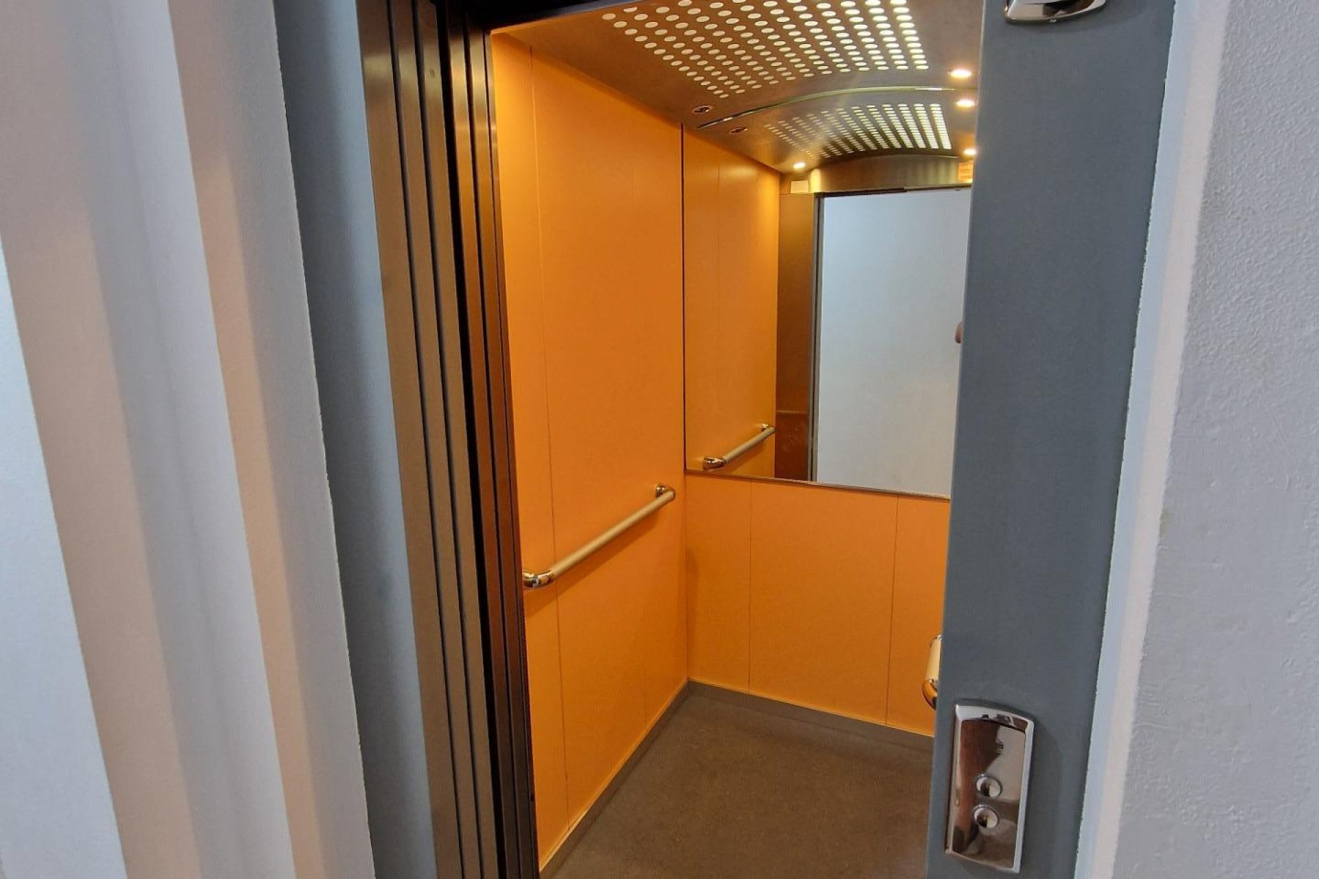 Resale - Apartment - Torrevieja - Playa de los Locos