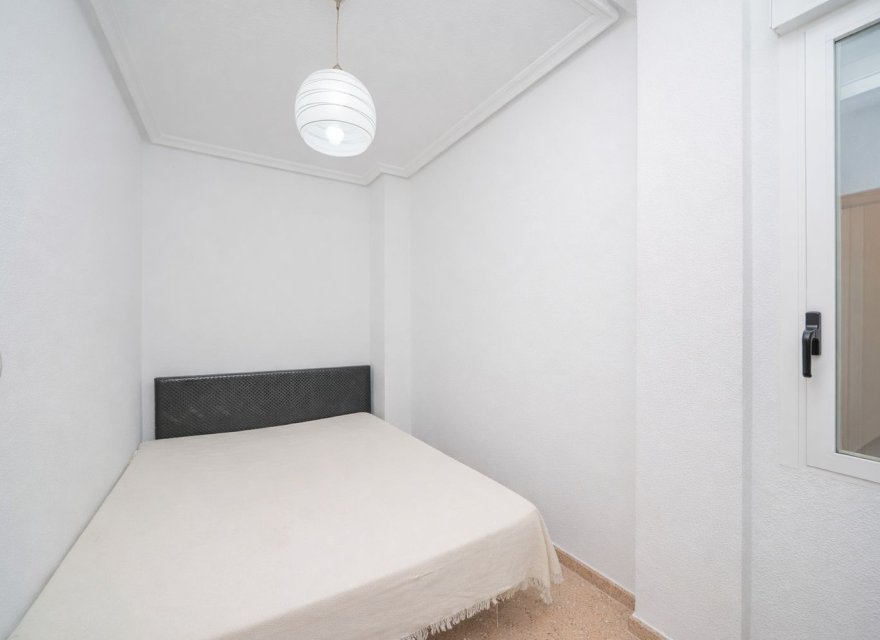 Resale - Apartment - Torrevieja - Puerto Deportivo