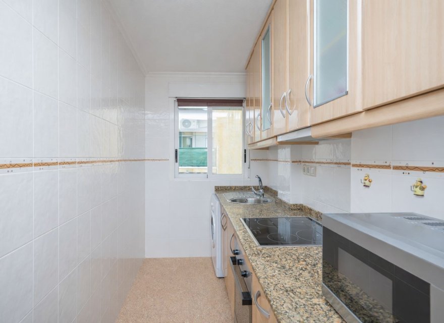 Resale - Apartment - Torrevieja - Puerto Deportivo