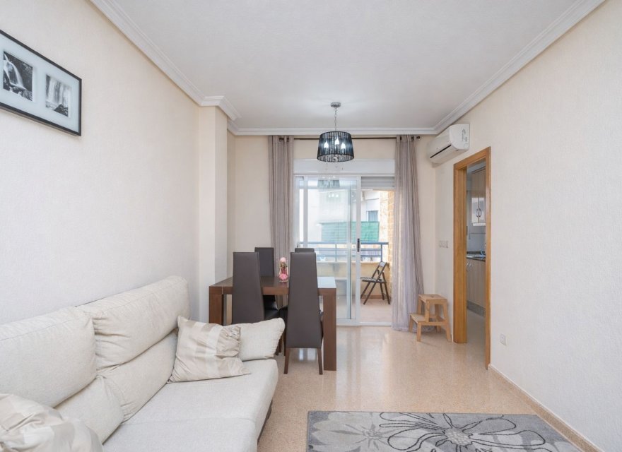 Resale - Apartment - Torrevieja - Puerto Deportivo