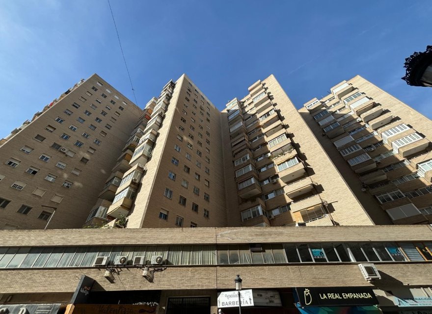 Resale - Apartment - Valencia - Ciutat Universitaria