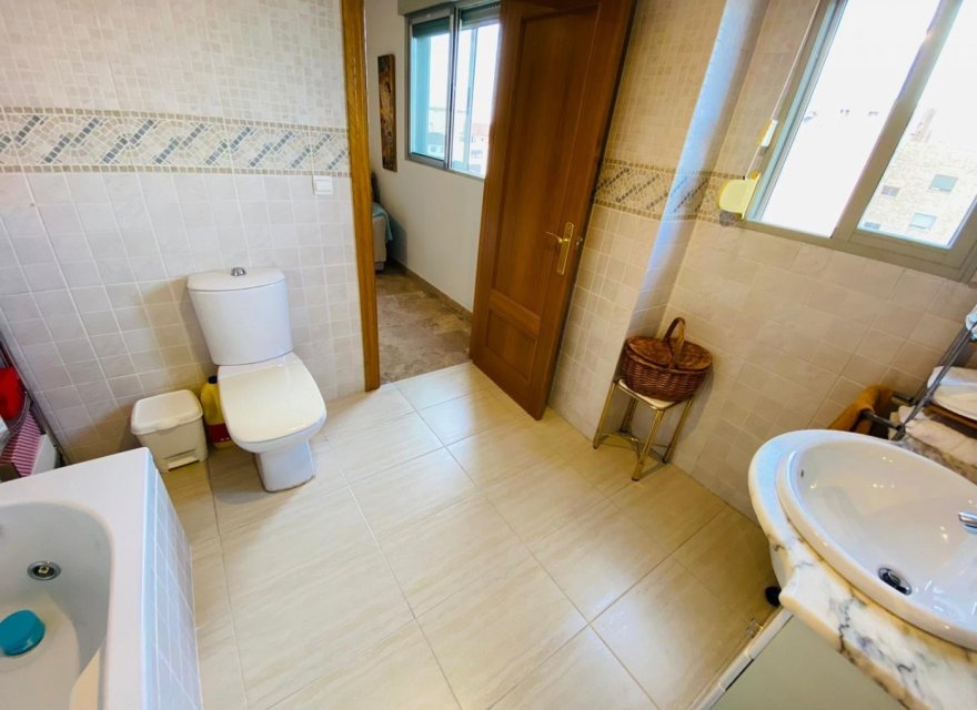 Resale - Apartment - Valencia - Nou Campanar